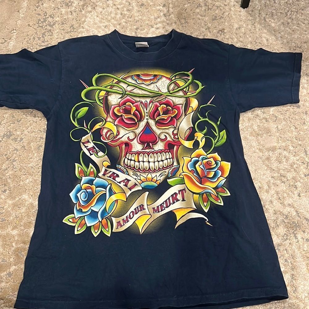 LeβVrai AmourΒ Meurt size M Navy Sugar Skull & Rosesβ T-shirt inβEUC